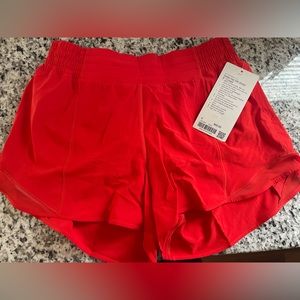NWT LULULEMON hotty hot 4 inch HR